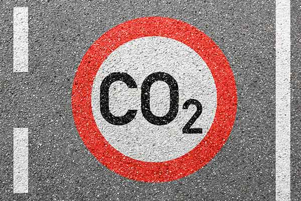 Champ V.7 indiquant le taux d’émission de CO2 sur la carte grise d’un véhicule