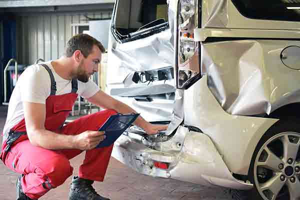 Expertise technique sur un véhicule gravement endommagé