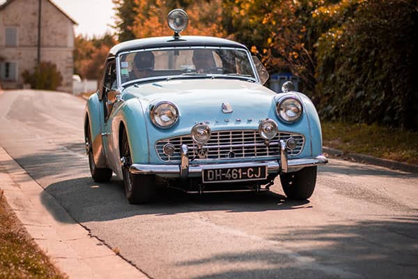 Rouler en voiture ancienne ou de collection : avantages et inconvénients