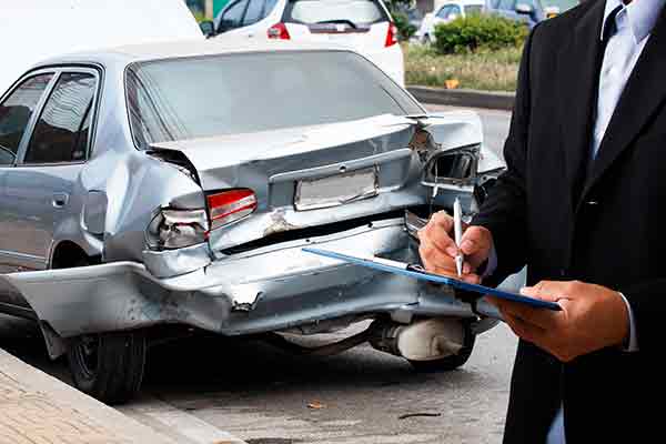 retrait de la carte grise pendant procédure VGE et rapport d'expert assurance auto pour les véhicules endommagés